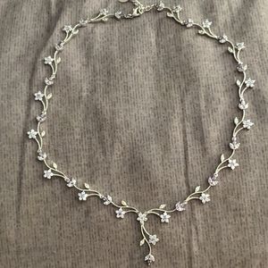 Price ⬇️ Purple and clear stone flower necklace